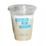 Es kopi susu cup dengan tambahan sirup lavender.