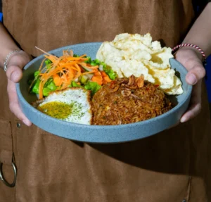 menu makanan berat otentik nasi goreng Raneen